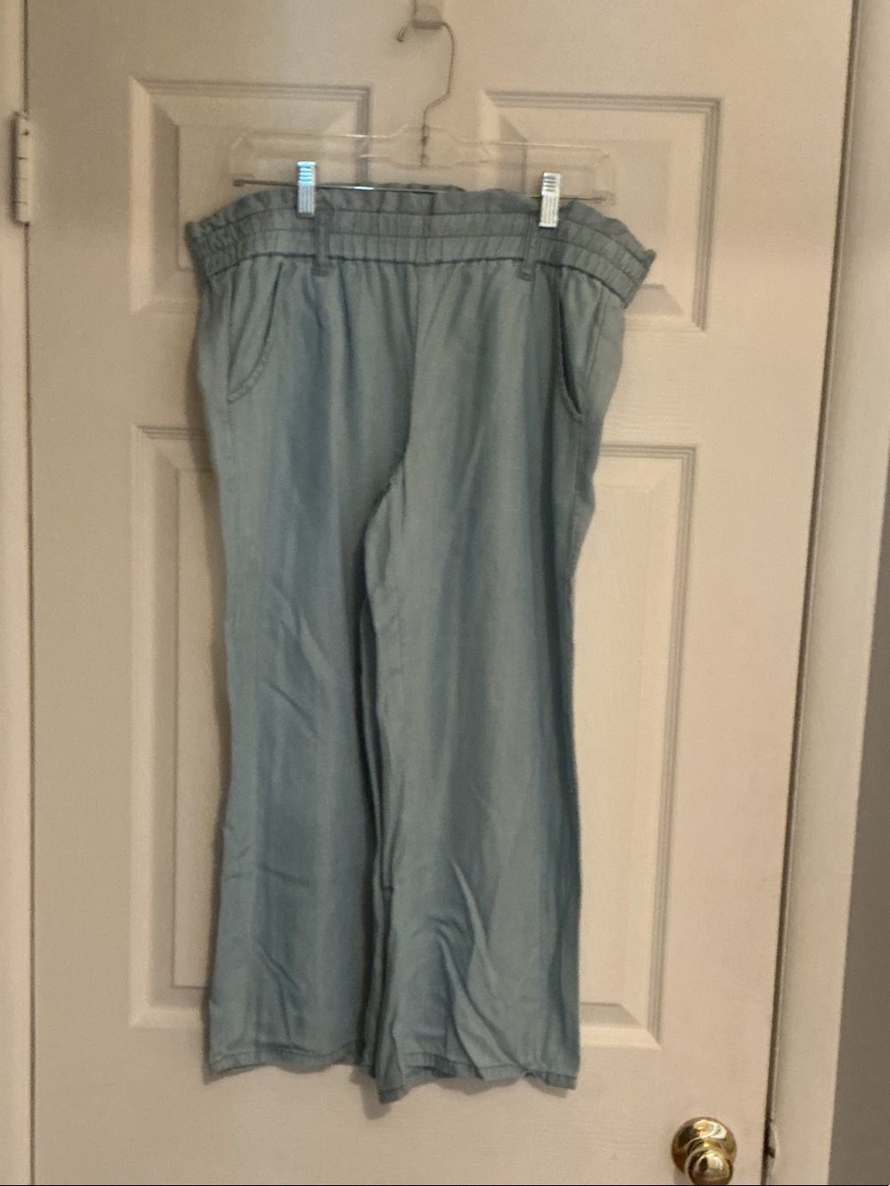 Womenโs Light Blue Elastic Waist Pull-On Pants